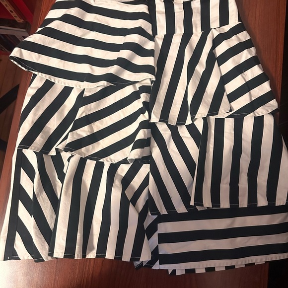 Imperial Black & White Ruffle Skirt | Size M | Vertical Stripes - Picture 2 of 5